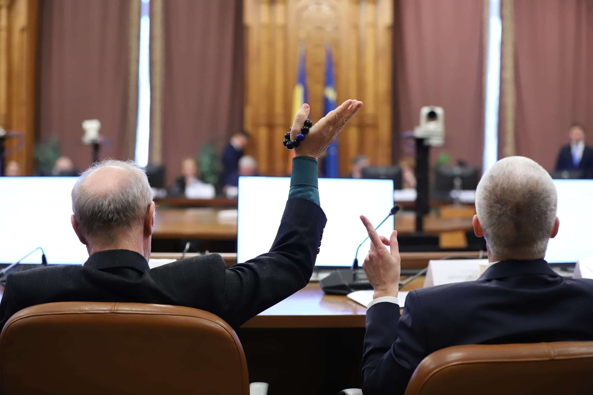 Guvernul Ciolacu 2, învestit după audieri- fulger. Puterea a tremurat până în ultimul moment. Ce nu s-a văzut la televizor | Reportaj