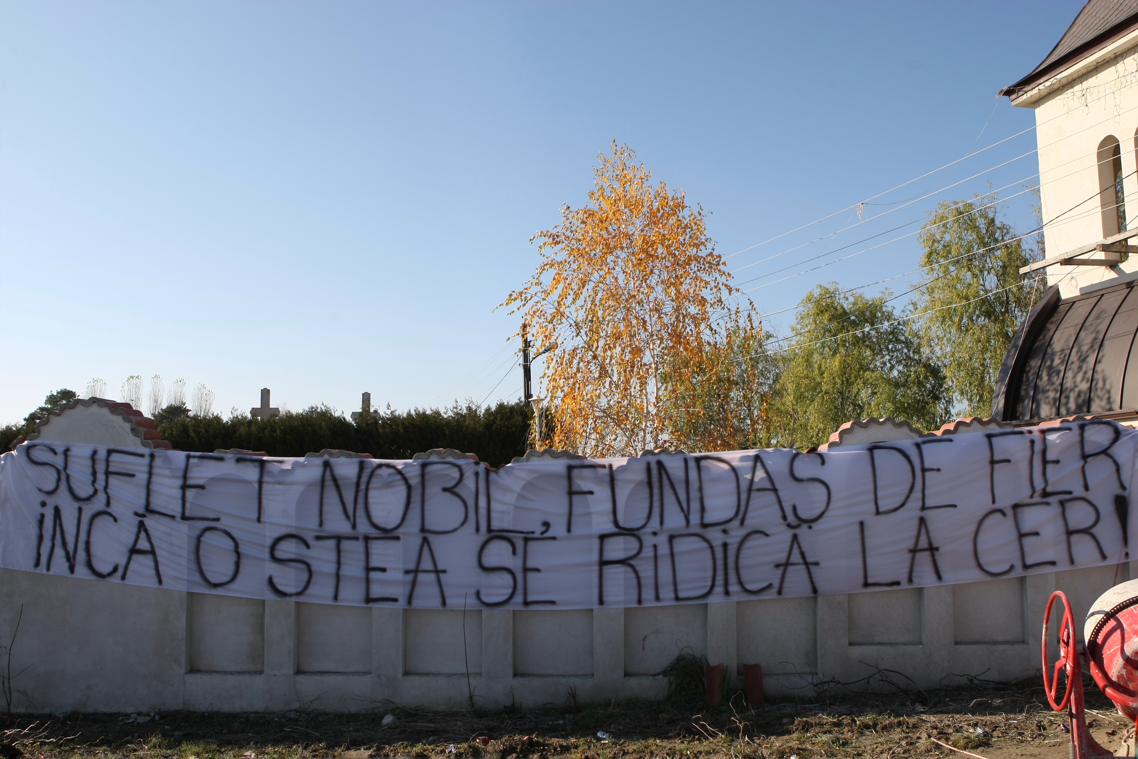 Daniel Prodan a fost înmormântat, azi, la cimitirul Sf. Ilie din Voluntari. Promisiune în lacrimi făcută de Gică Popescu: ”Îți vom îndeplini visul” | GALERIE FOTO