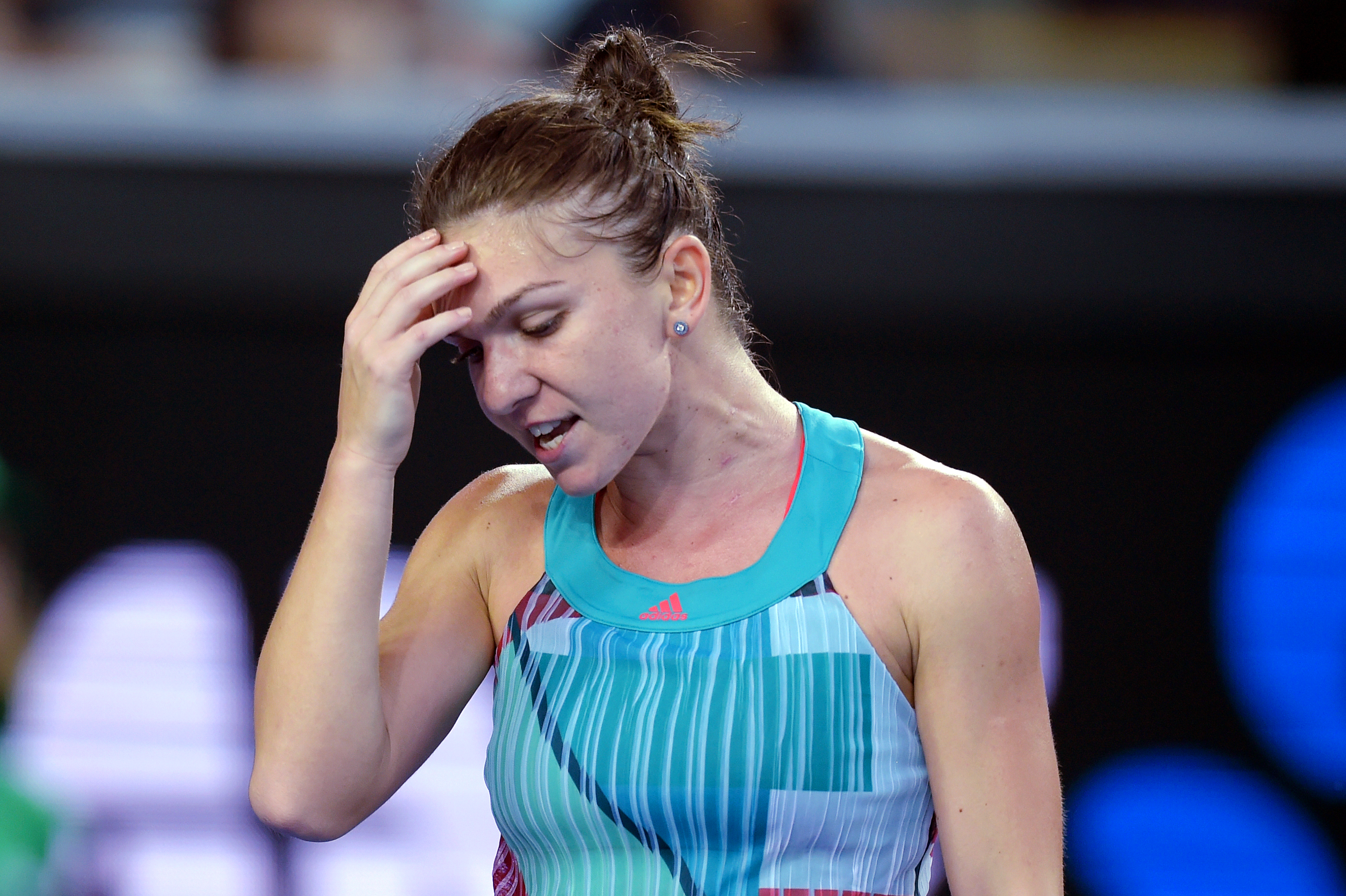 Australian Open, ziua a doua. ^Simona Halep a bifat cea mai mare contraperformanță a carierei, fiind eliminată de o “anonimă” / GALERIE FOTO&VIDEO