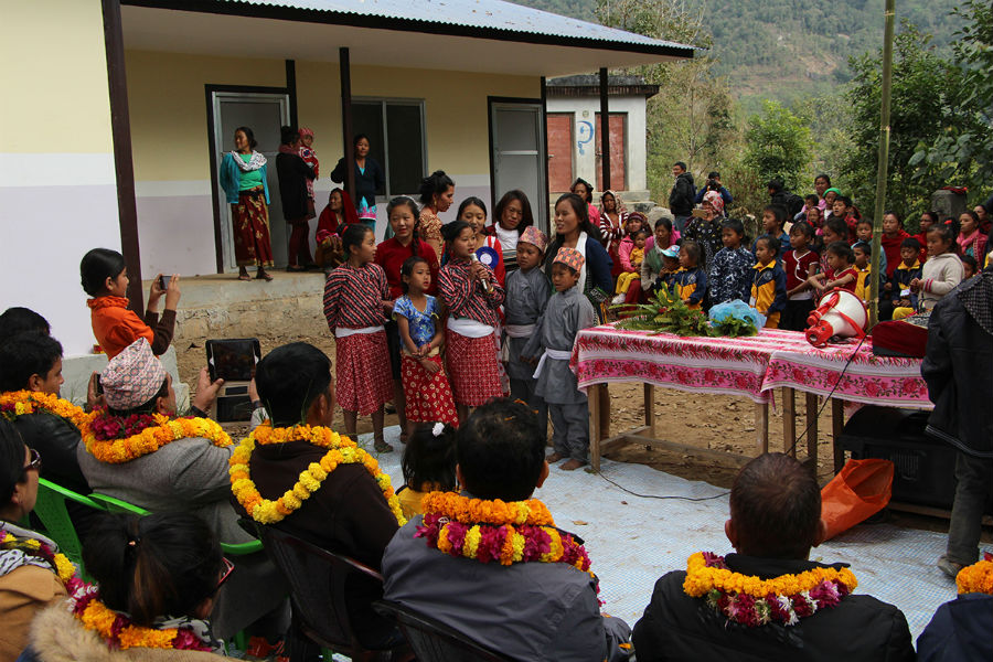 Campania “Bucurie pentru Nepal”. Românii au construit două școli în Nepal. A început construcția celei de-a treia școli