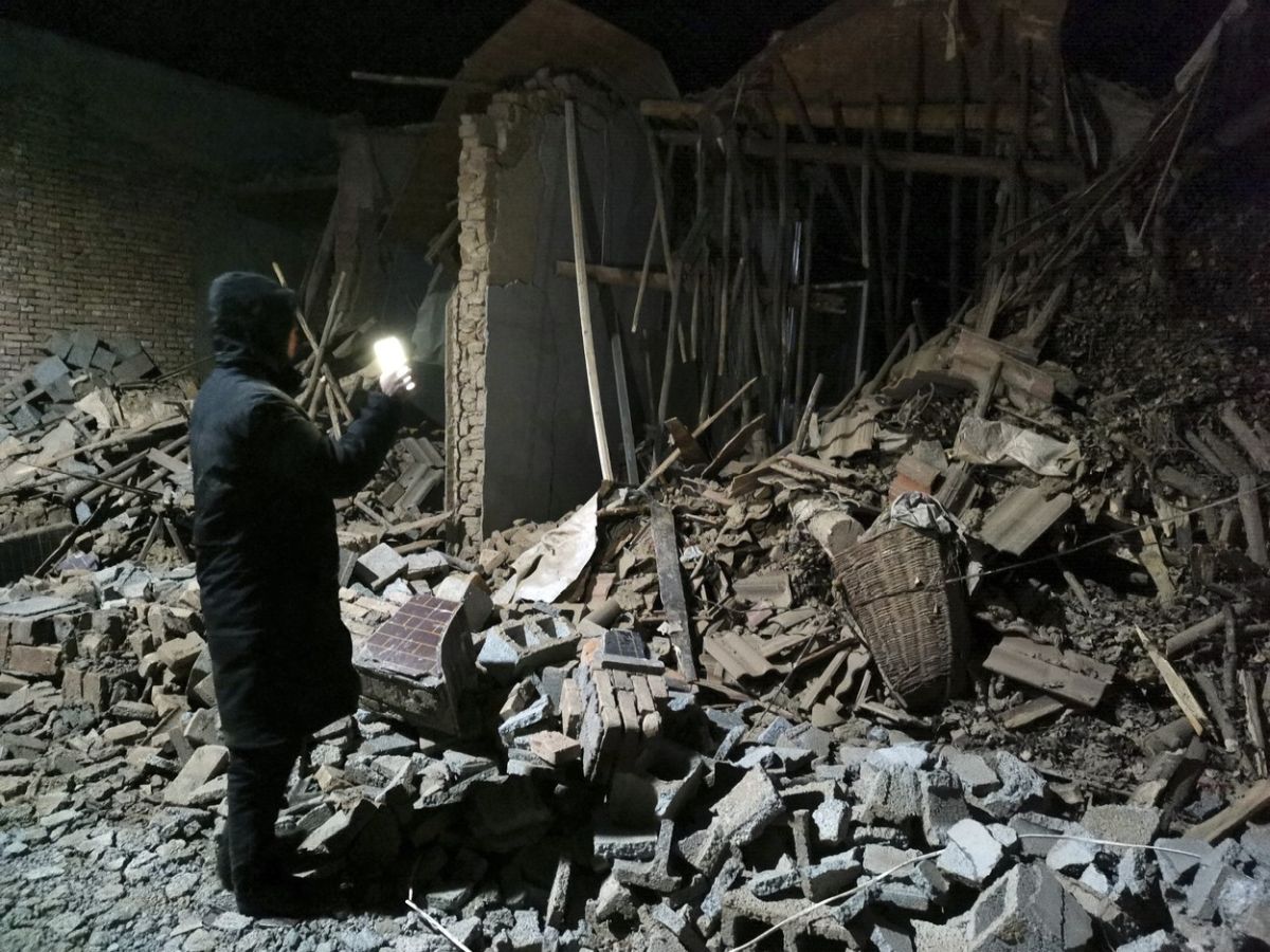 Peste 100 de persoane au murit în urma unui cutremur, în China. Operațiunile de salvare, îngreunate de temperaturile scăzute