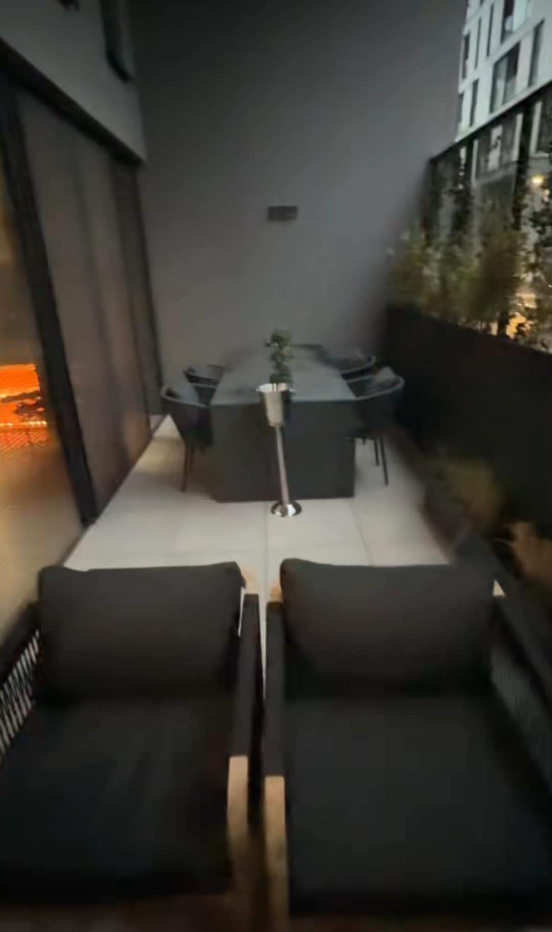 Imagini din noul apartament al Loredanei Chivu. A dat 2.900 de euro pe un frigider portocaliu