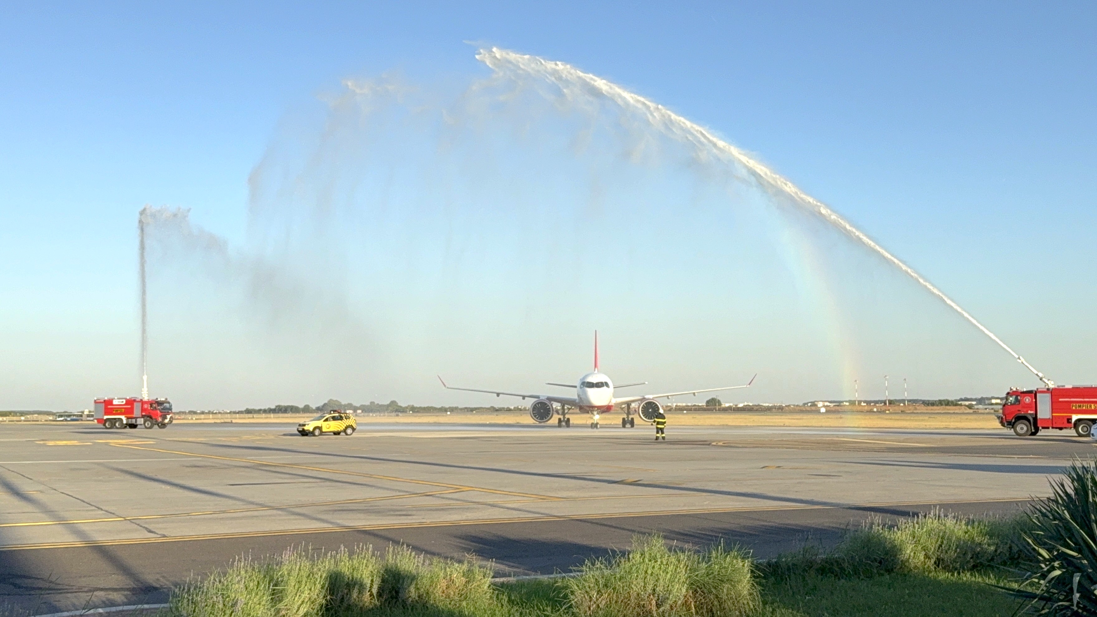 Meniu de lux în cel mai nou Airbus al unei companii românești! Libertatea a urcat la bordul noului avion de peste 100 de milioane de euro