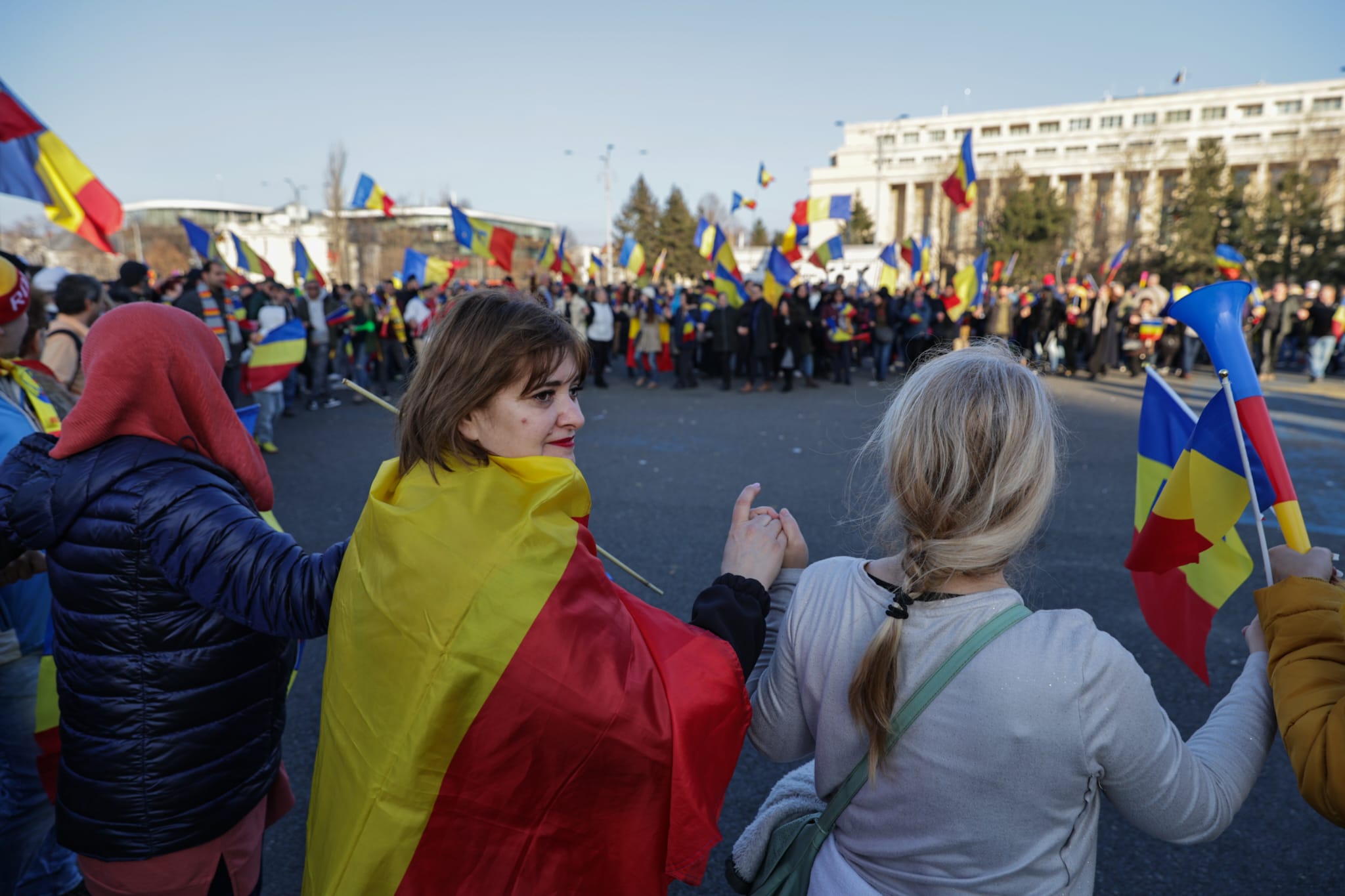 Sindicaliștii din Piața Victoriei au plecat când au ajuns susținătorii lui Călin Georgescu, veniți din Parcul Tineretului