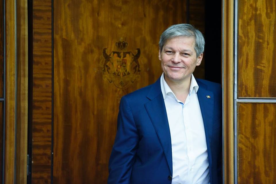 Atunci și Acum | Dacian Cioloș, inginerul agronom ajuns șef al Executivului, în prima guvernare tehnocrată a României