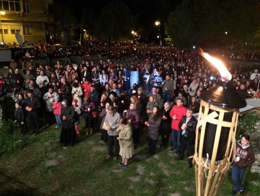 PAȘTE 2016: HRISTOS A ÎNVIAT! Așa petrec românii de Paște, pe 1 MAI! FOTO&VIDEO