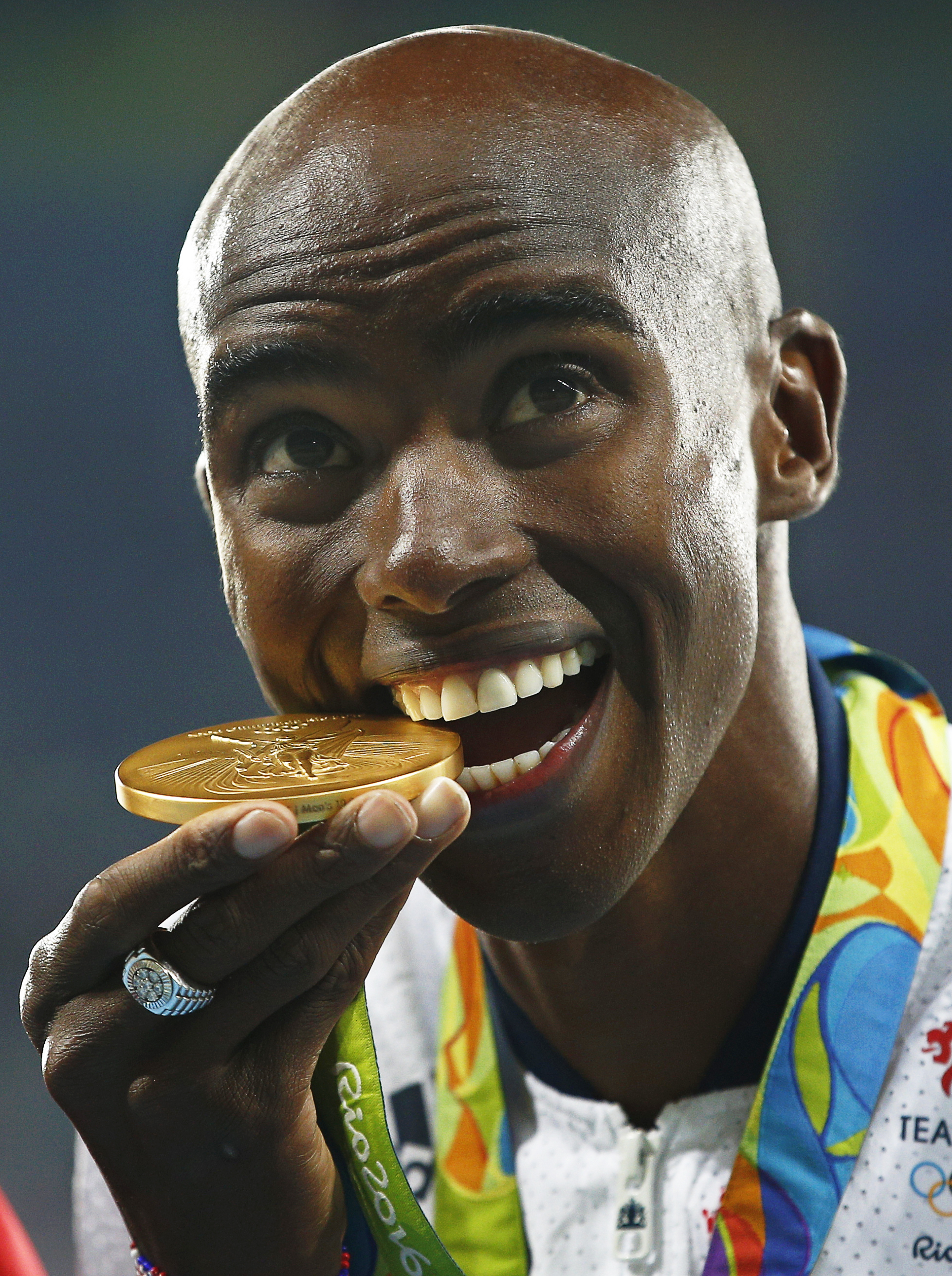 Jocurile Olimpice. Britanicul Mo Farah a căzut, s-a ridicat și a câștigat incredibil cursa de 10.000 de metri VIDEO