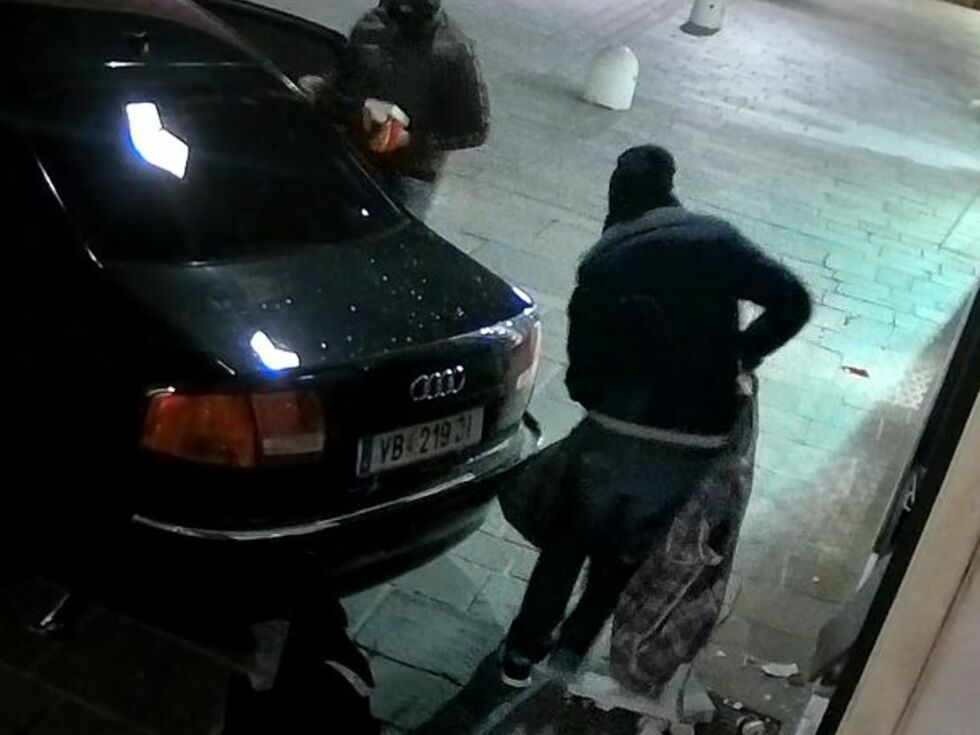 De frică, un român n-a vrut să spună cu cine a furat 73 de ceasuri în valoare de 500.000 de euro, în Austria, și e singurul dintre hoți care merge la închisoare