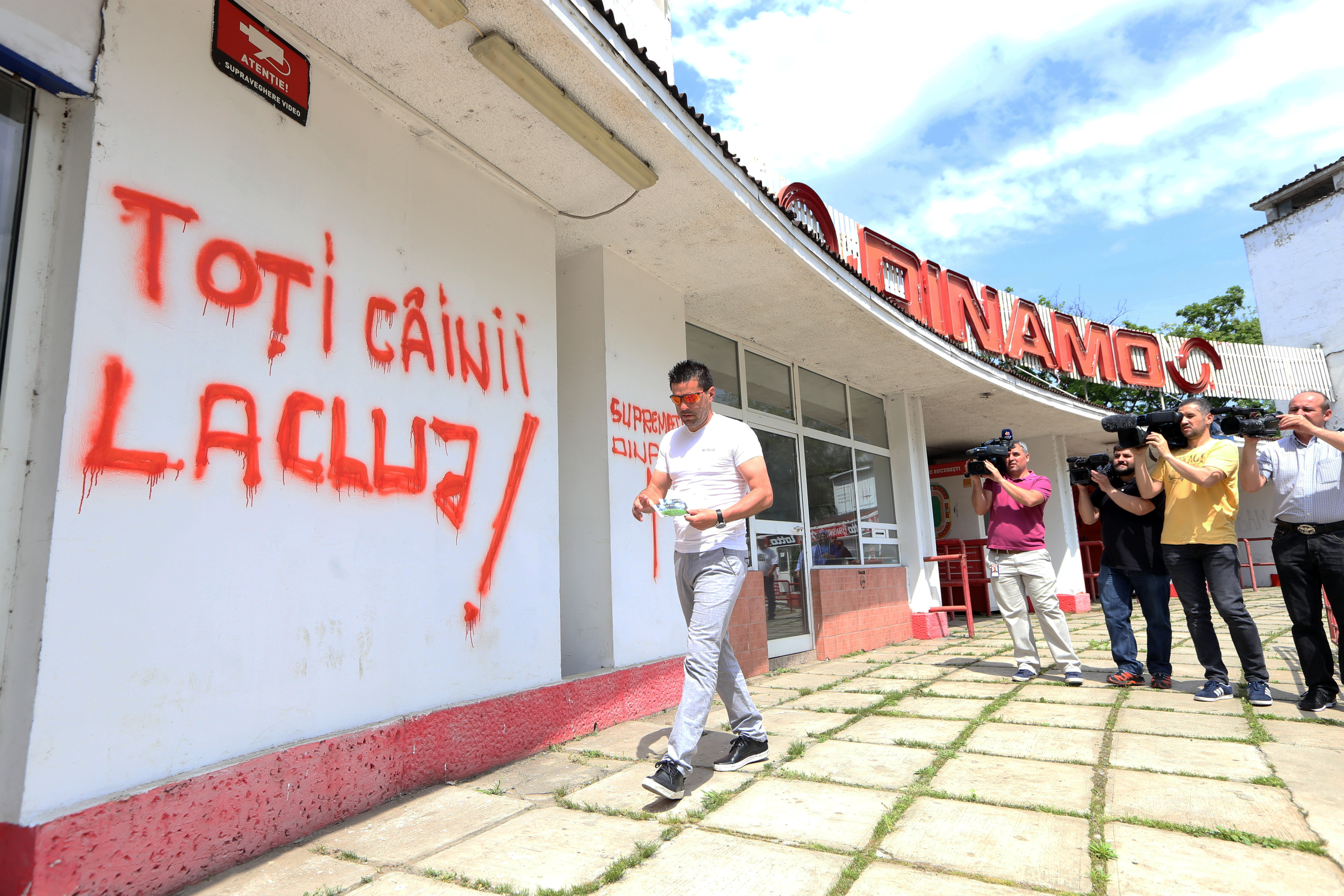 Cosmin Contra a vândut bilete pentru meciul de la Cluj / GALERIE FOTO