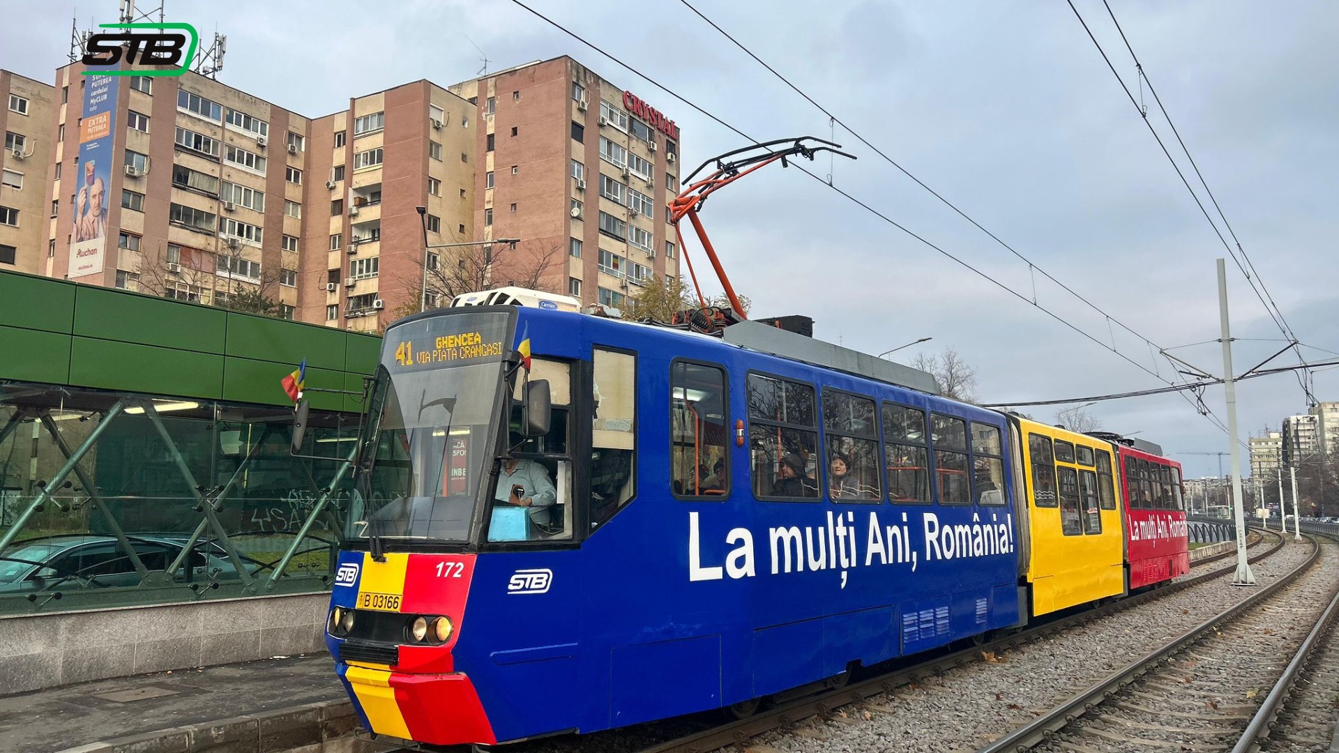 Tramvaiul Tricolor circulă în București pe linia 41. „Arborăm cu mândrie drapelul țării!”