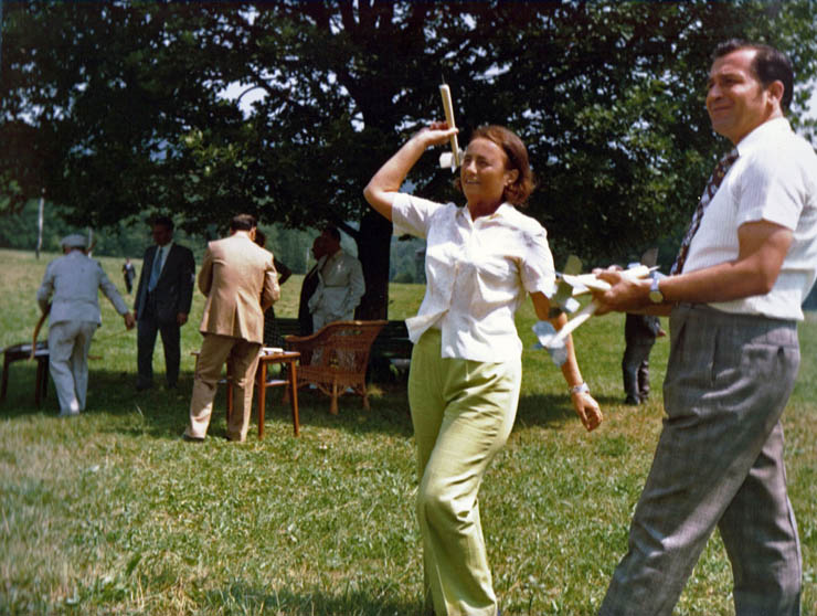 Ion Iliescu, în vacanță alături de Nicolae Ceaușescu. Imagini nemaivăzute, păstrate în arhivă | GALERIE FOTO