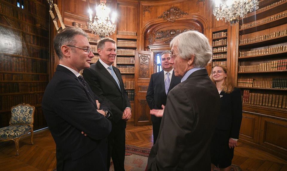 Gluma pe care Klaus Iohannis a făcut-o cu laureatul premiului Nobel pentru Fizică 2018 | FOTO