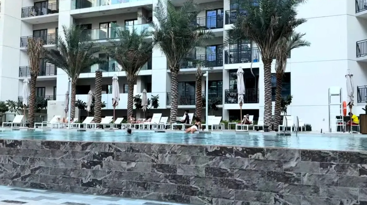 Imagini cu apartamentul din Dubai pe care și l-au cumpărat Armin Nicoară și Claudia Puican: „Aproape de Burj Khalifa. Au și piscină”