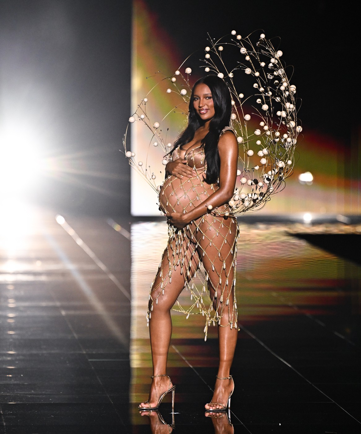 Vedetele care au defilat la Victoria’s Secret Fashion Show 2025. Gigi și Bella Hadid au făcut furori, însă fotomodelul clanului Jenner a lipsit