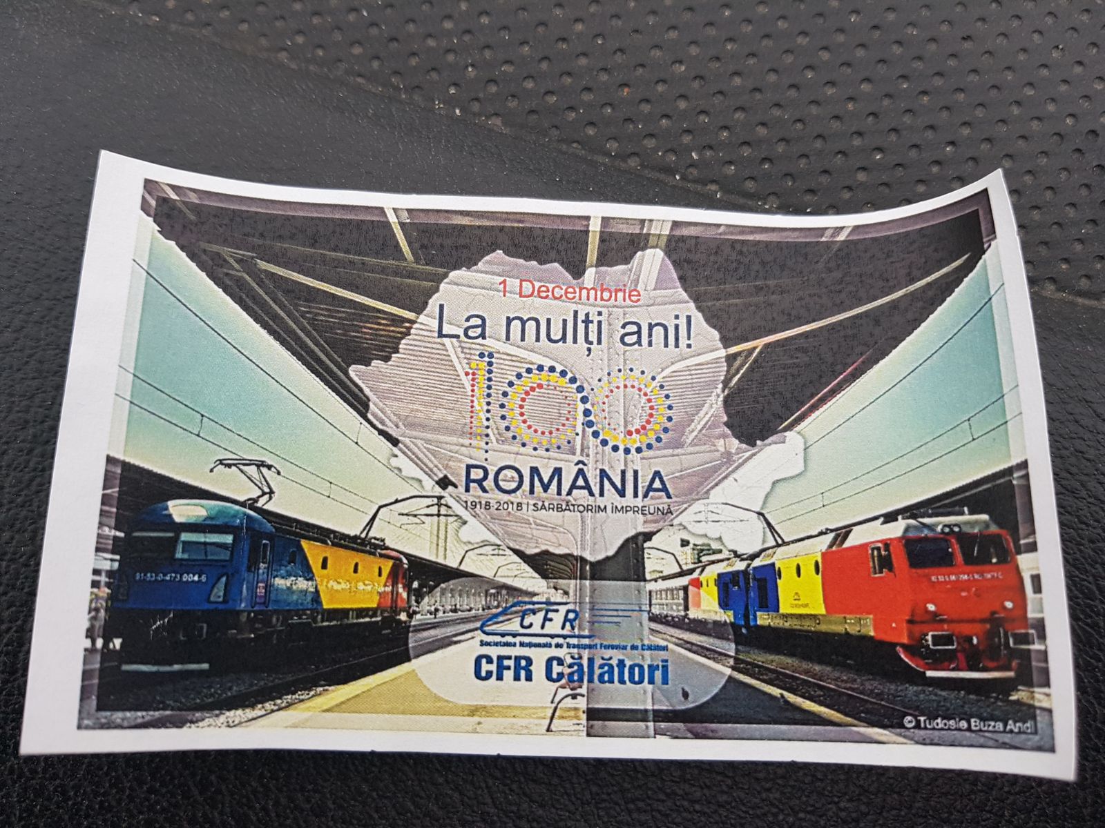 "Trenul Unirii" a ajuns cu întârziere în gările din Moldova. Călătorii au primit stegulețe, insigne și broșuri| VIDEO