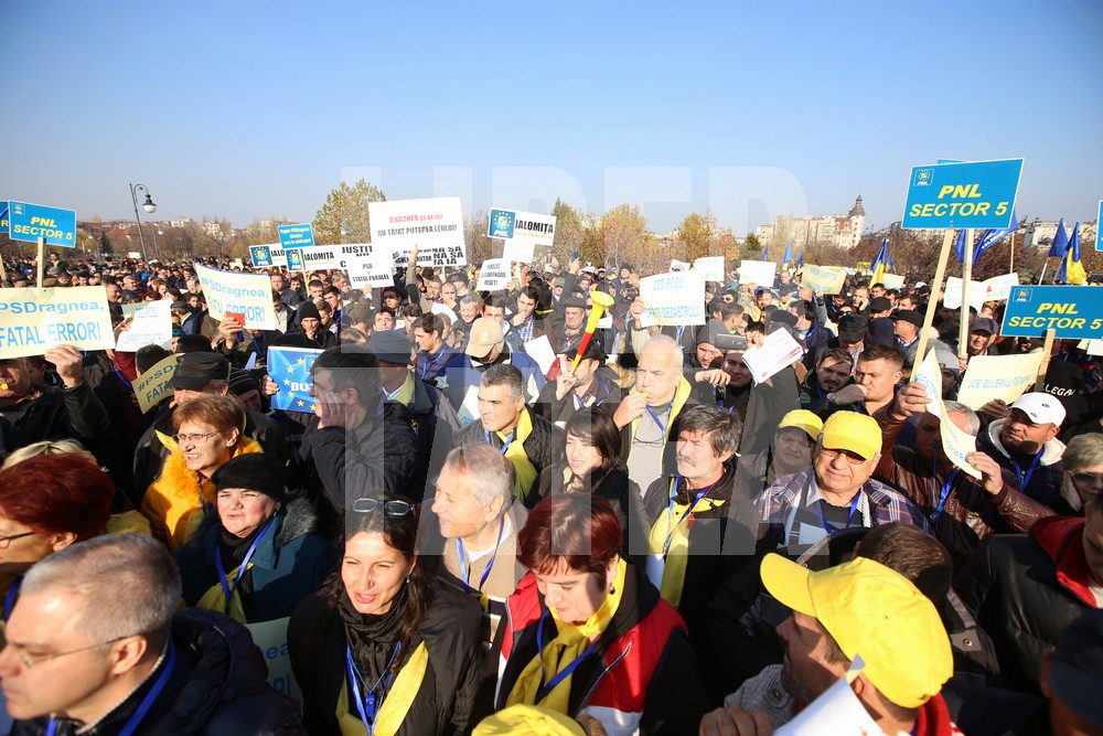 Protest la Parlament, împotriva măsurilor luate de Executiv / FOTO&VIDEO