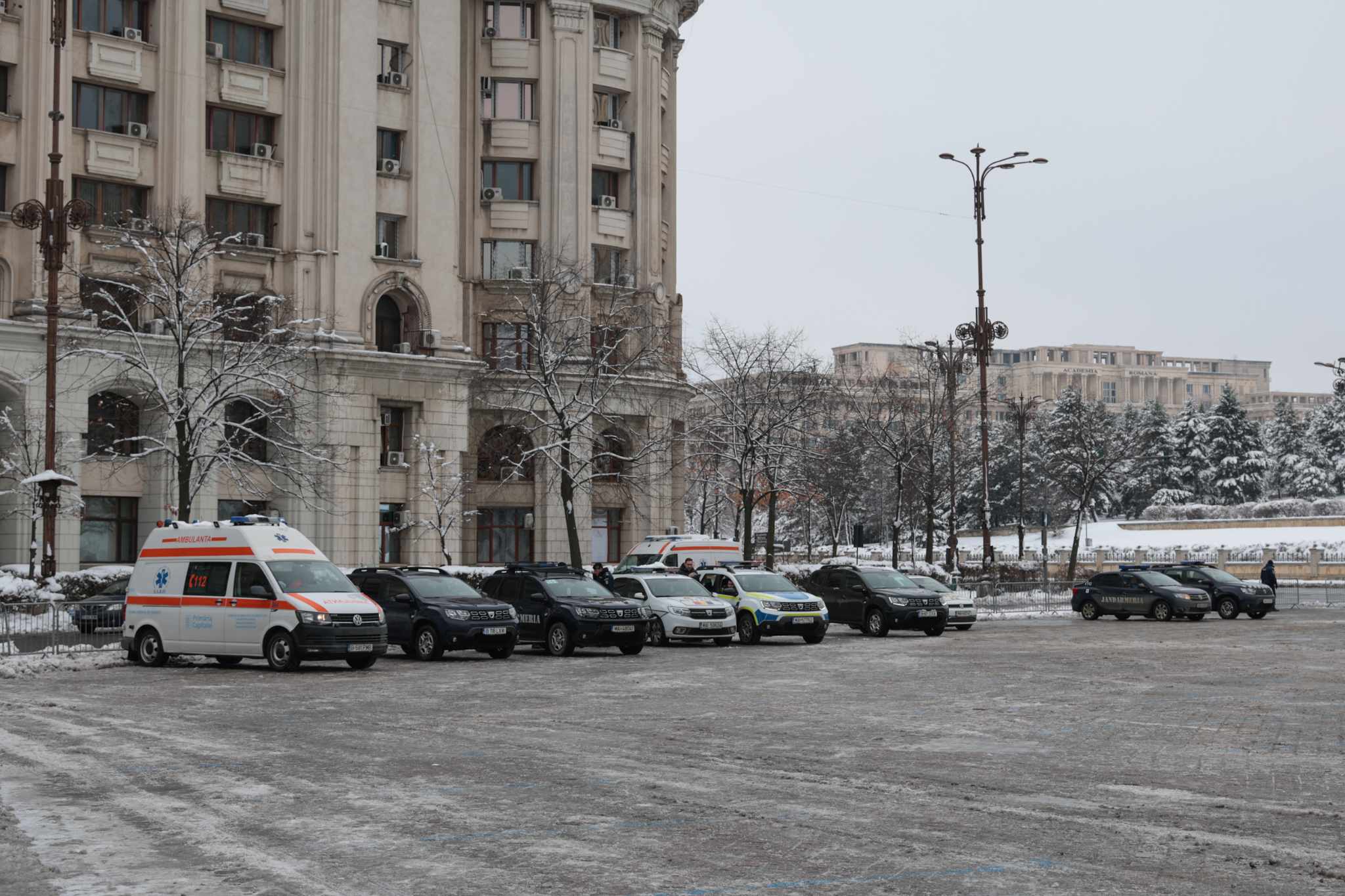 Un singur camion cu un tractor pe platformă a fost în prima zi a protestului de trei zile din Piața Constituției. Ce s-a anunțat pentru ziua de luni