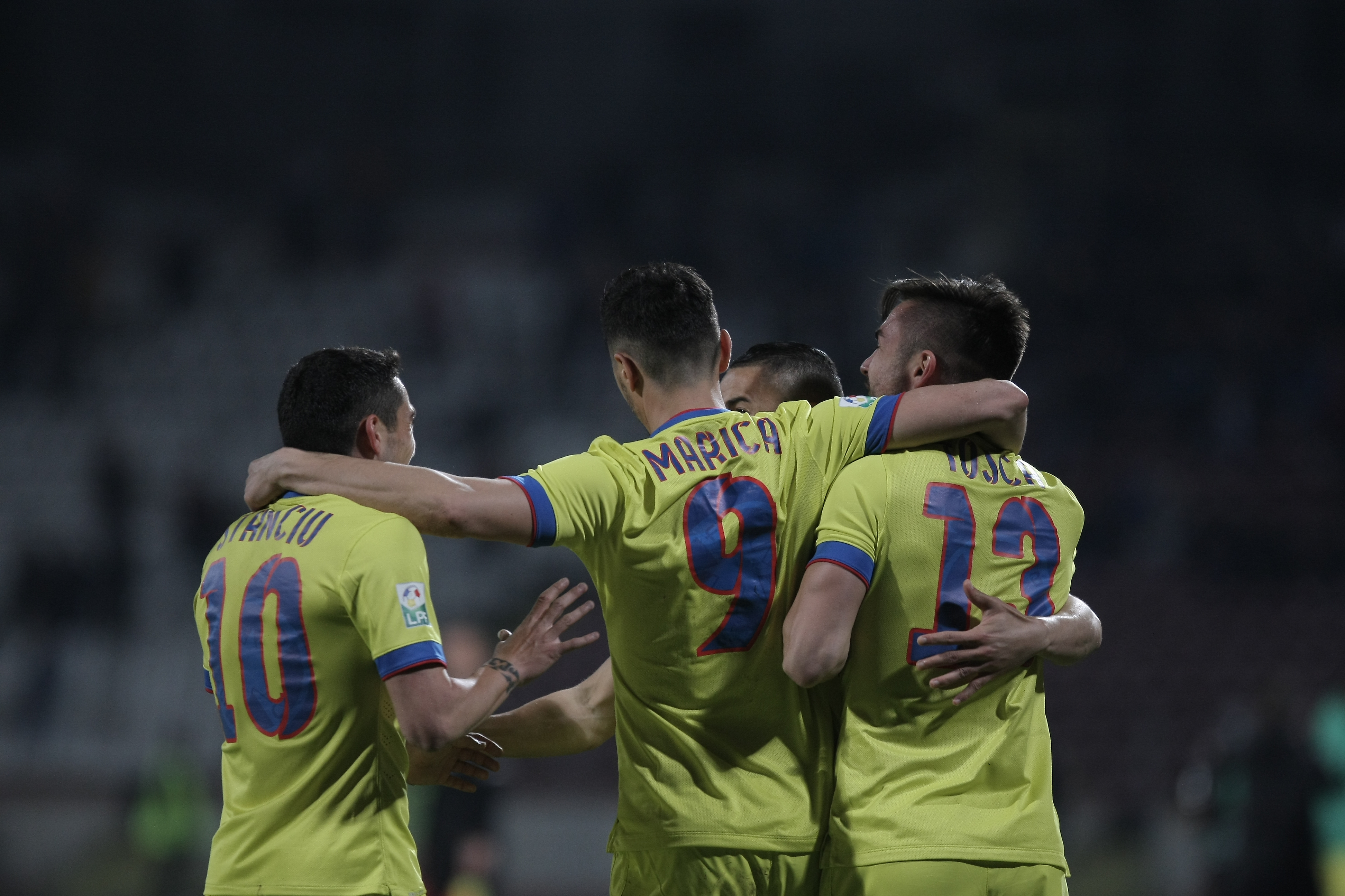 Liga 1, etapa 1, play-off: Dinamo - Steaua 1-1. Hamroun, dintr-un ofsaid puțin detectabil, a găsit plasa cu un șut la colțul lung. Ex-stelistul Bicfalvi a ridicat ”câinii” din Groapă și a egalat în final! Dramă Marica: s-a accidentat, iar Euro 2016 e tot mai departe! Dinamo, 11 meciuri fără eșec. Fiecare echipă a terminat jocul în 10 oameni / BLOG&FOTO