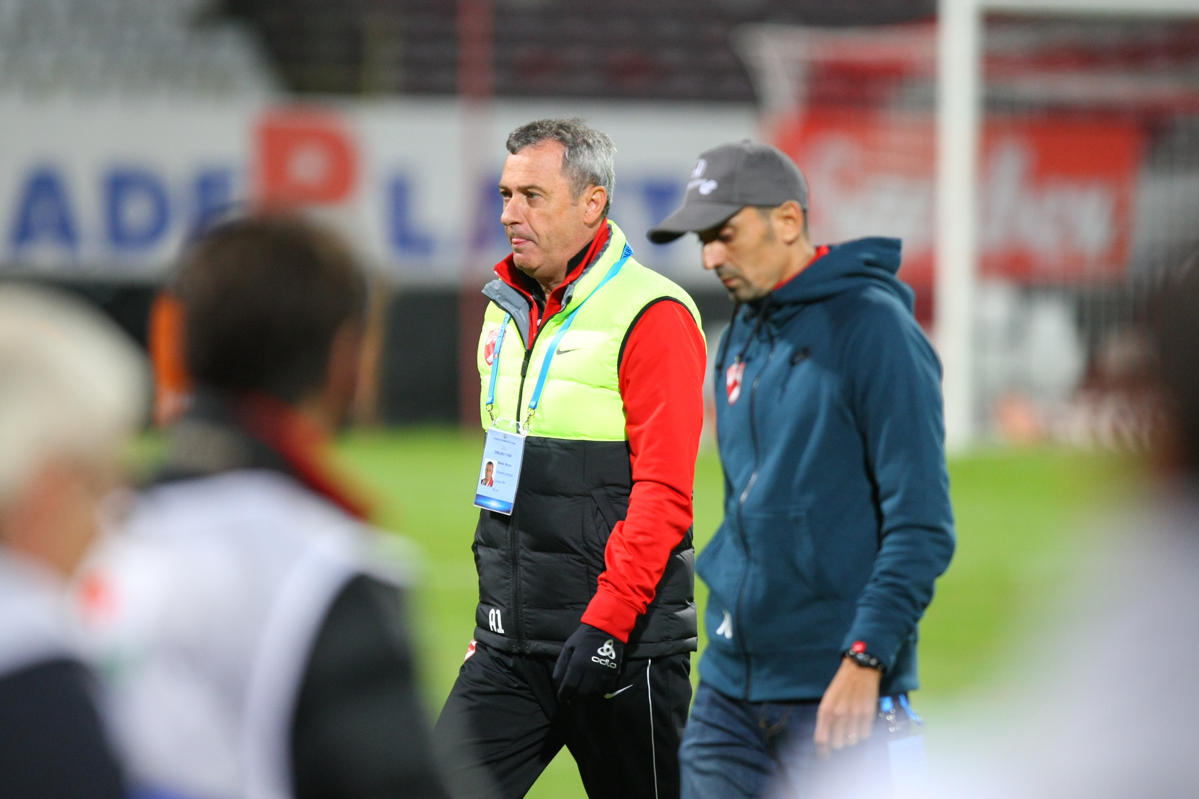 LIGA I LA FOTBAL, etapa a 14-a / Scandal după meciul Dinamo - ASA Tîrgu Mureș 2-1. ^Ardelenii protestează oficial printr-un comunicat în care reclamă un ”fault evident și lipsă de fair-play”! GALERIE FOTO