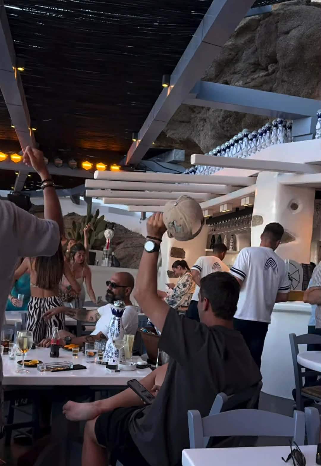 Vedetele din România care au ales Grecia pentru vacanța de vară. Imagini din destinațiile preferate