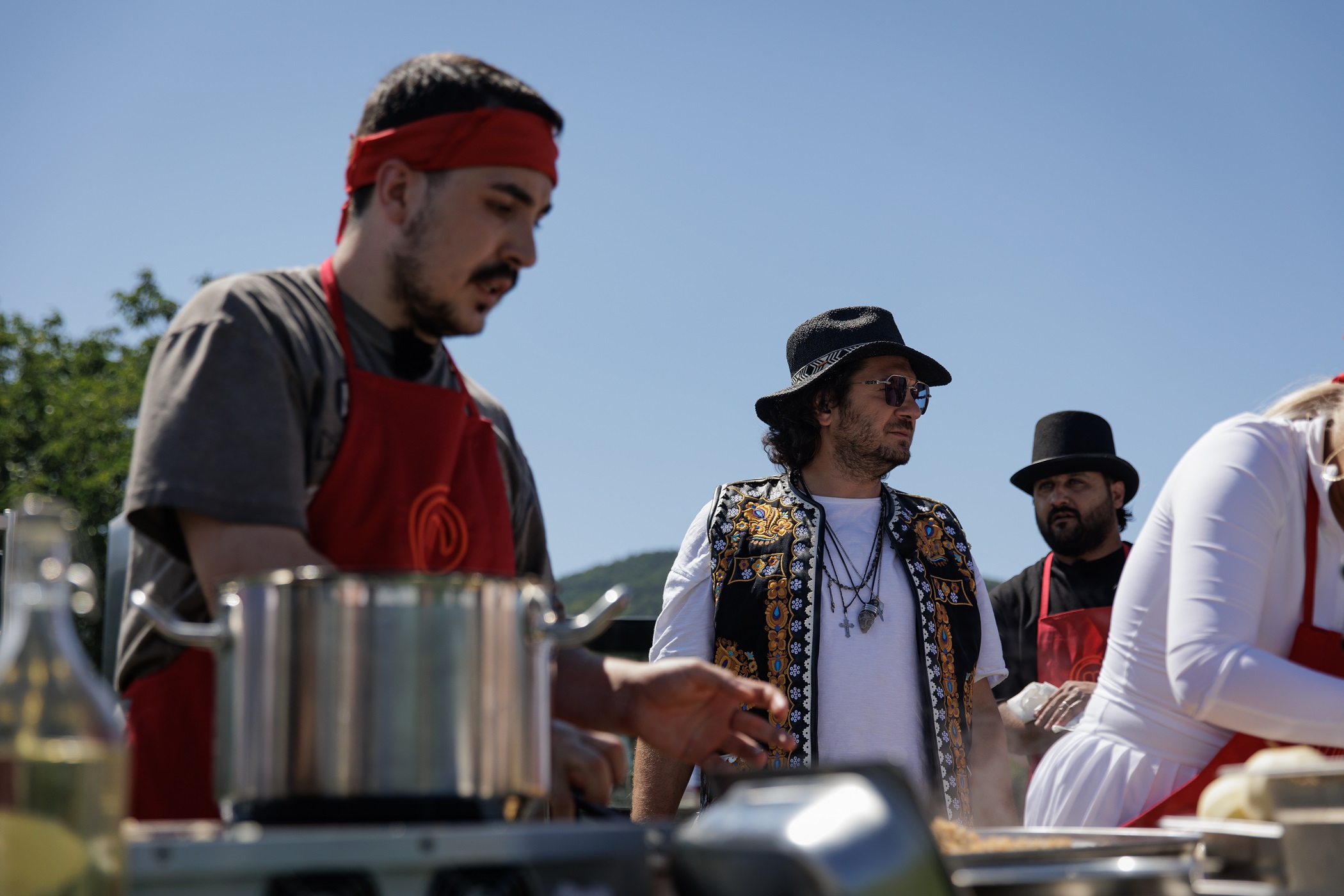 Surpriză pentru concurenții de la MasterChef 2024. Aceștia părăsesc bucătăria și gătesc la sute de kilometri distanță, pentru mai mulți invitați speciali