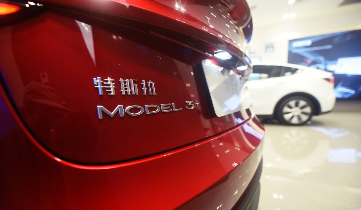 Cum arată cea mai ieftină mașină Tesla, cu un singur motor electric: accelerează până la 100 km/h în doar 6,2 secunde și are autonomie de 534 de kilometri
