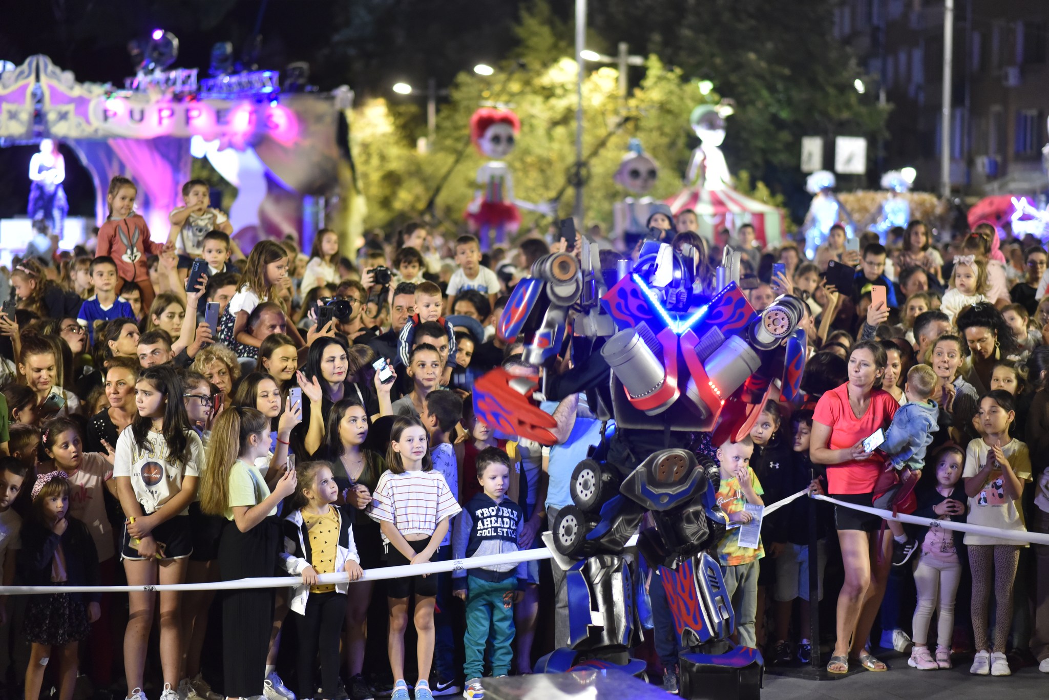 A fost şi în acest an Festivalul „Puppets Occupy Street” Craiova – tărâmul poveştilor pline de culoare şi speranță
