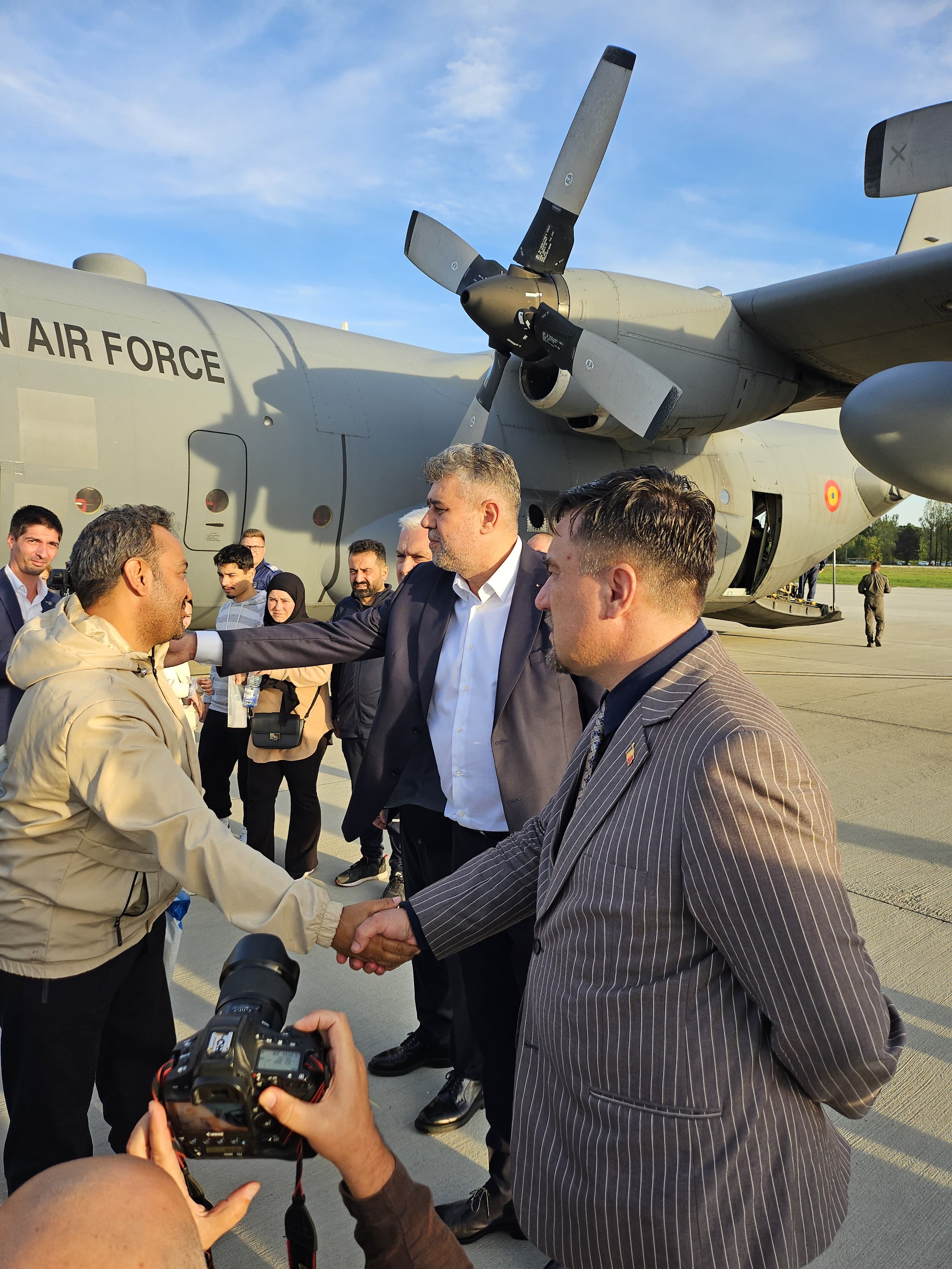 Zeci de români au fost evacuați de urgență din Liban cu un avion Hercules al MApN | VIDEO