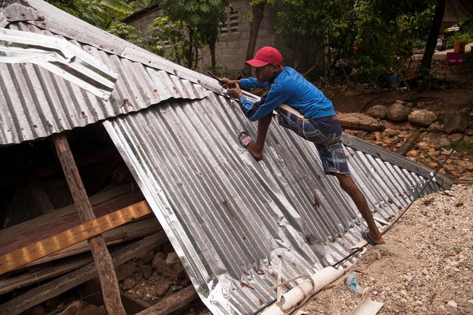 După seismul soldat cu peste 1.900 de morți, Haiti se confruntă cu vreme extremă. „Au pierdut totul și acum stau în apă”