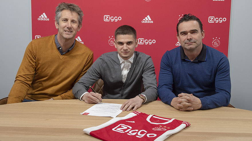 Răzvan Marin, prezentat oficial la Ajax Amsterdam. A semnat pe 5 sezoane. Povestea lui ”Lampard de România”