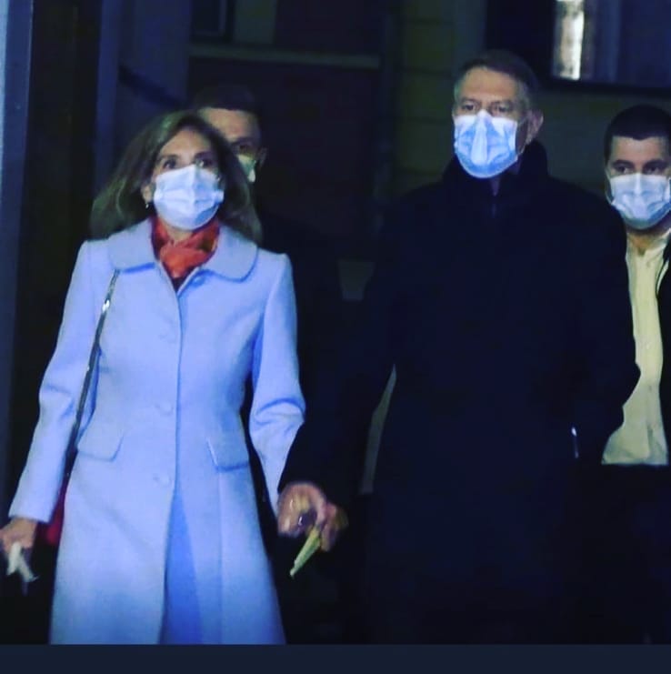 Ce spune designerul lui Carmen Iohannis despre colaborarea lor. Eli Lăslean a lăudat-o pe Prima Doamnă: „E o persoană prietenoasă, un suflet frumos”