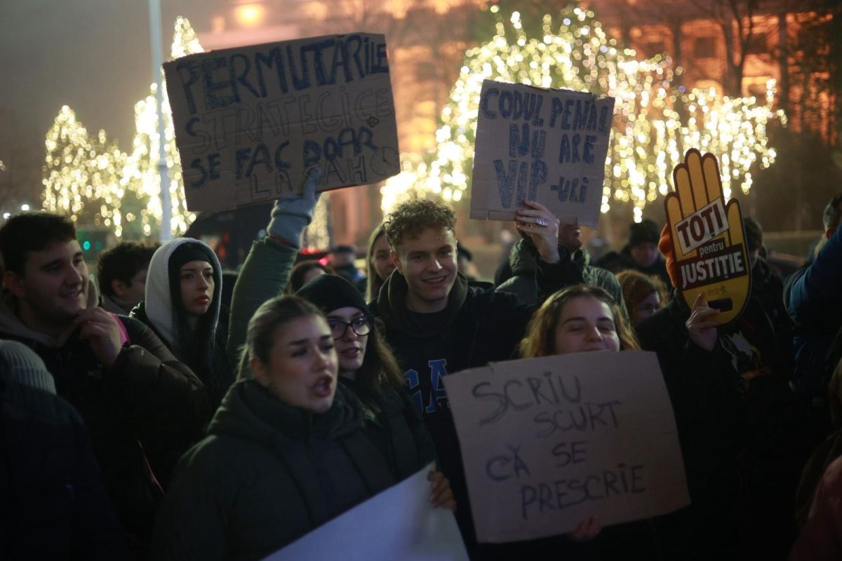 Generația Z, printre cei 4.000 de oameni prezenți în București la protestul pentru reformă în Justiție