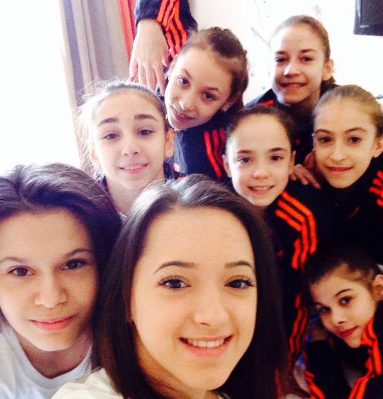 Larisa Iordache și Diana Bulimar se distrează în sala de antrenament / GALERIE FOTO