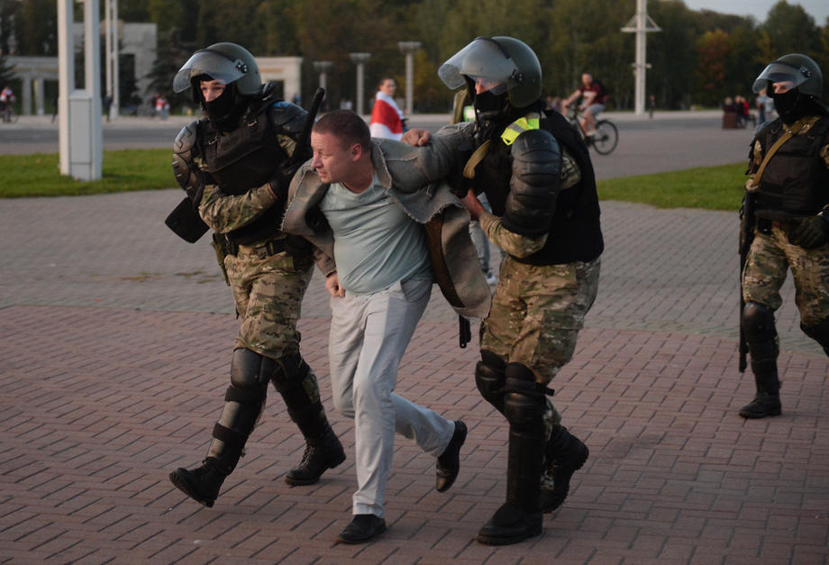 Ciocniri violente la Minsk. Mii de oameni care protestau contra lui Lukașenko au fost împrăștiați cu tunuri cu apă