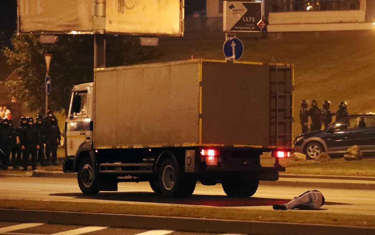 Imagini dramatice | Cea mai neagră noapte în Belarus: un mort, zeci de răniți, sute de arestări și un conflict care nu s-a încheiat