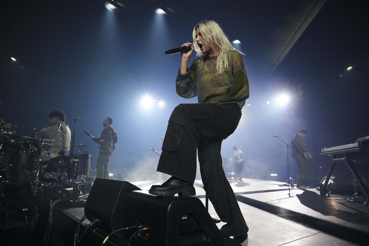Trupa Linkin Park s-a reunit la 7 ani de la moartea lui Chester Bennington. Cine e Emily Armstrong, noua co-vocalistă a formației