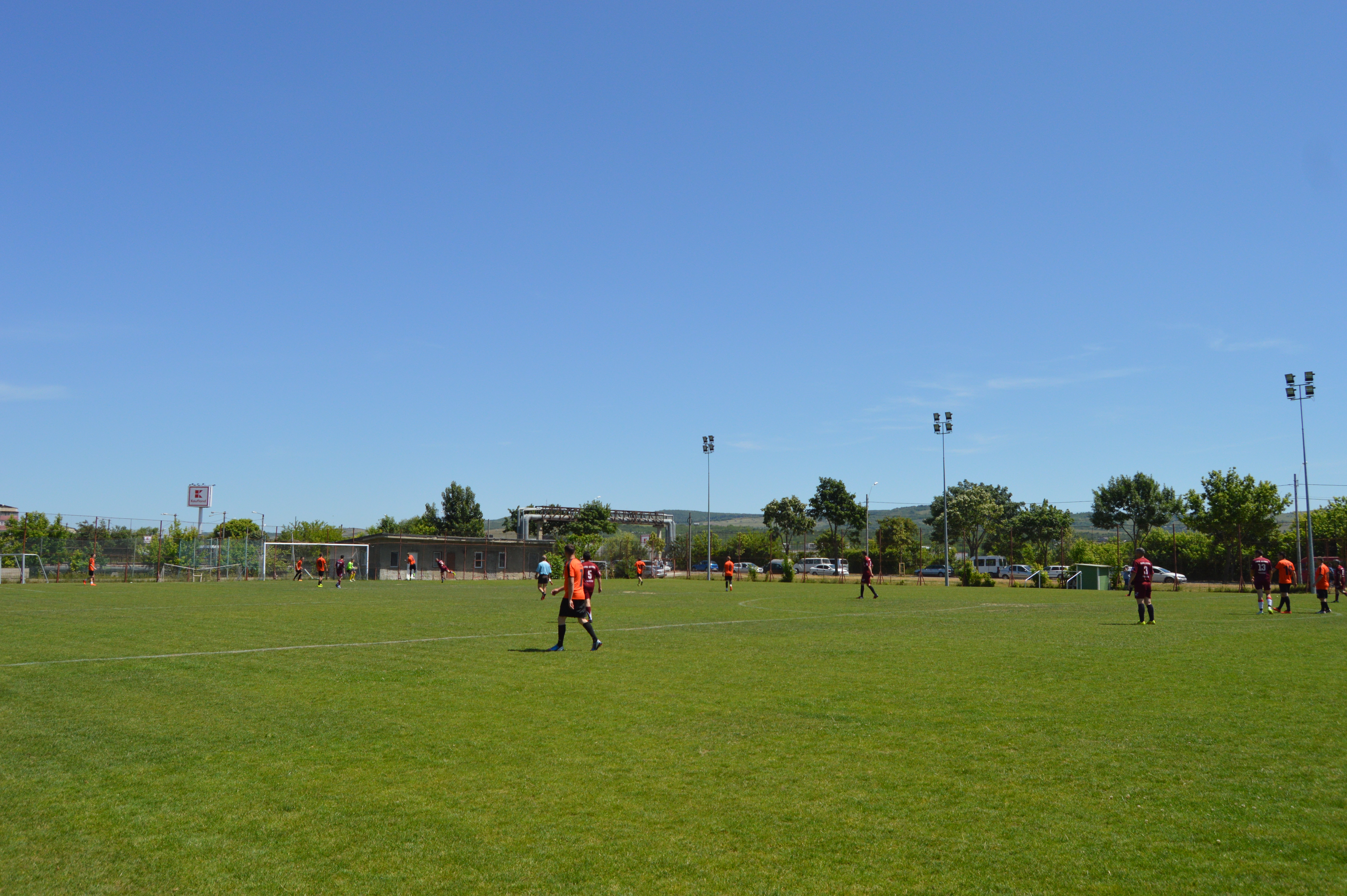 FOTO/ Ultimul film al lui Corneliu Porumboiu, ”Fotbal infinit”, transpus în teren pe un stadion din Vaslui