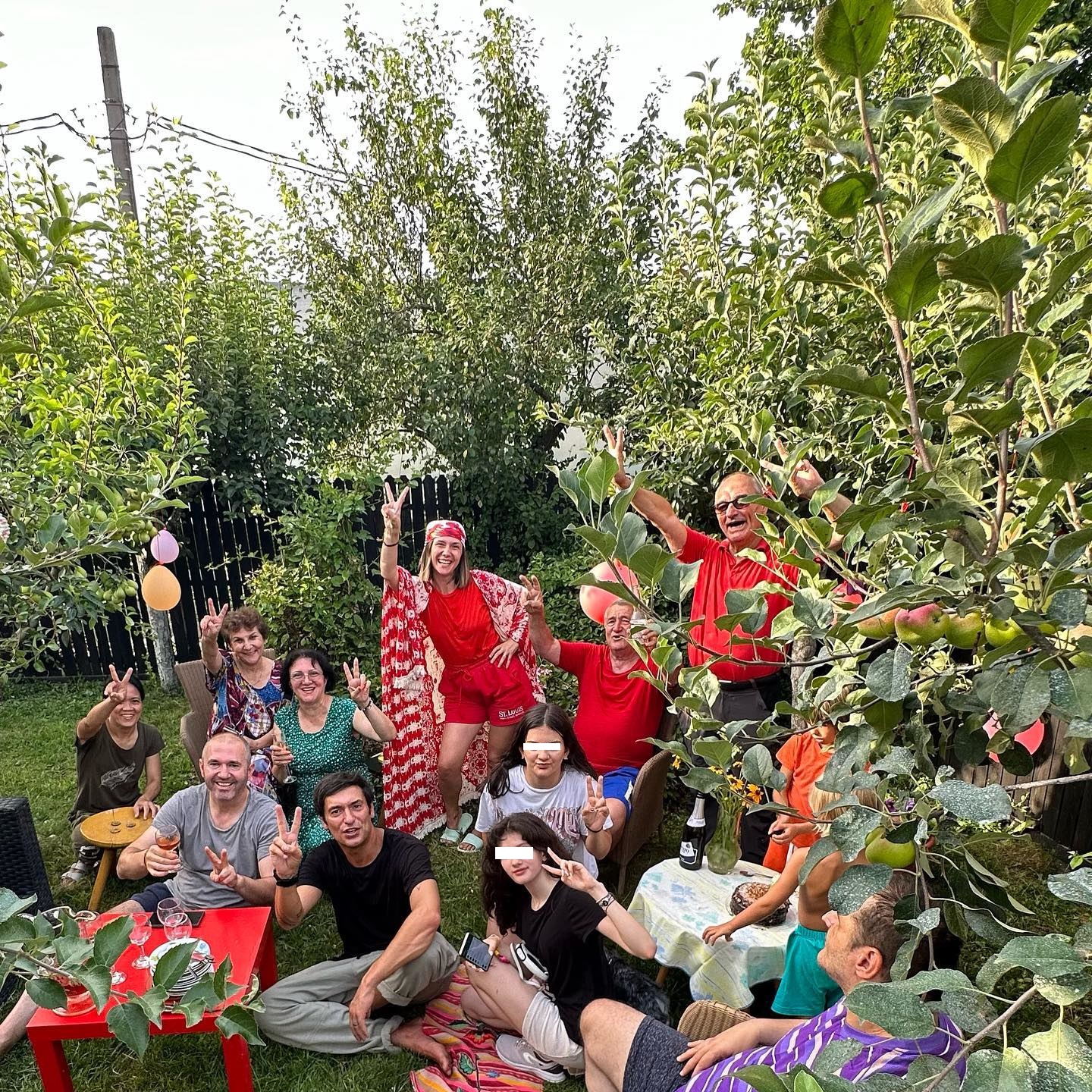 Imagini rare cu Adela Popescu și familia ei acasă, la Șușani. Cum l-au sărbătorit pe băiețelul cel mic: „Nu vă așteptați să fiu mâhnită”