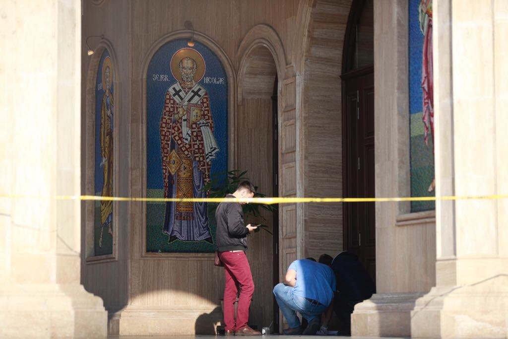 Jaf la Arhiepiscopia Buzăului și Vrancei. Enoriașii au venit la slujba de duminică, dar au fost întorși din drum
