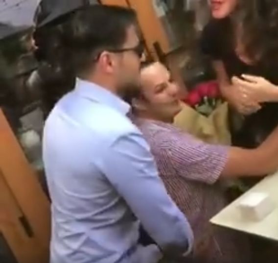 Liviu Vârciu s-a așezat în genunchi și i-a dat inelul. "N-are cum să fie cineva atât de inconștient să mă..." | FOTO & VIDEO