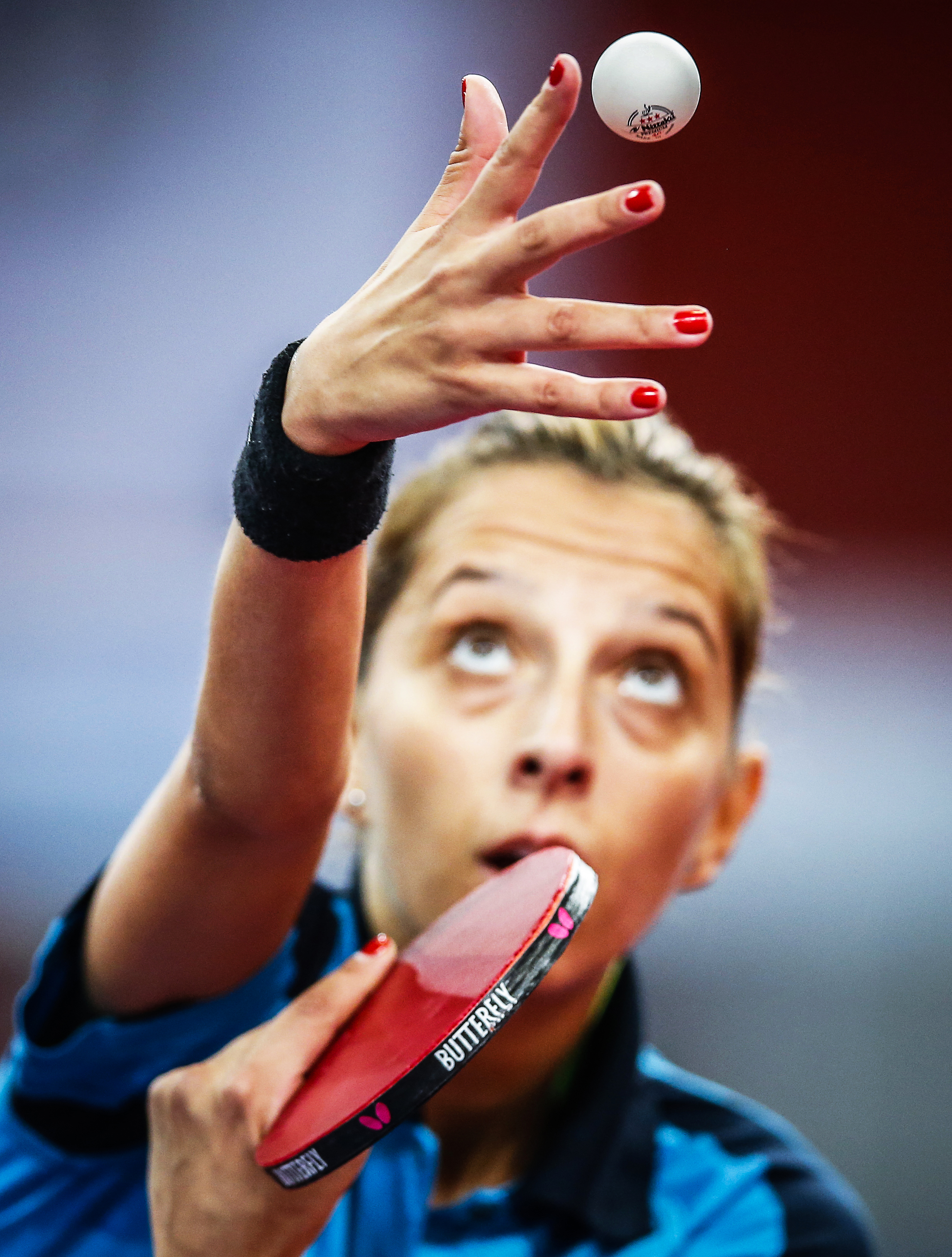 Eliza Samara a fost timidă, dar s-a tratat și a ajuns mare sportivă. Terapie cu medalii! ^Antrenorii săi vorbesc despre lungul drum al ”reginei” de la tenis de masă de la tulburările de vorbire din copilărie și emoțiile nestăvilite la titlul continental