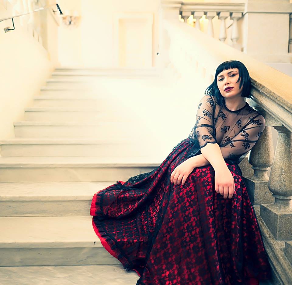 VIDEO/ Make-up artist la Milano. Alina Bădicioiu aduce strălucire pe covorul roșu din capitala modei - FOTO