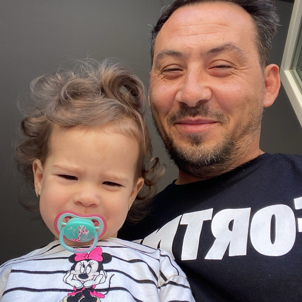 Ștefan Stan neagă divorțul. Soția lui s-a mutat în Germania de 6 luni cu cele două fetițe: „Este cel mai bine pentru viitorul lor”