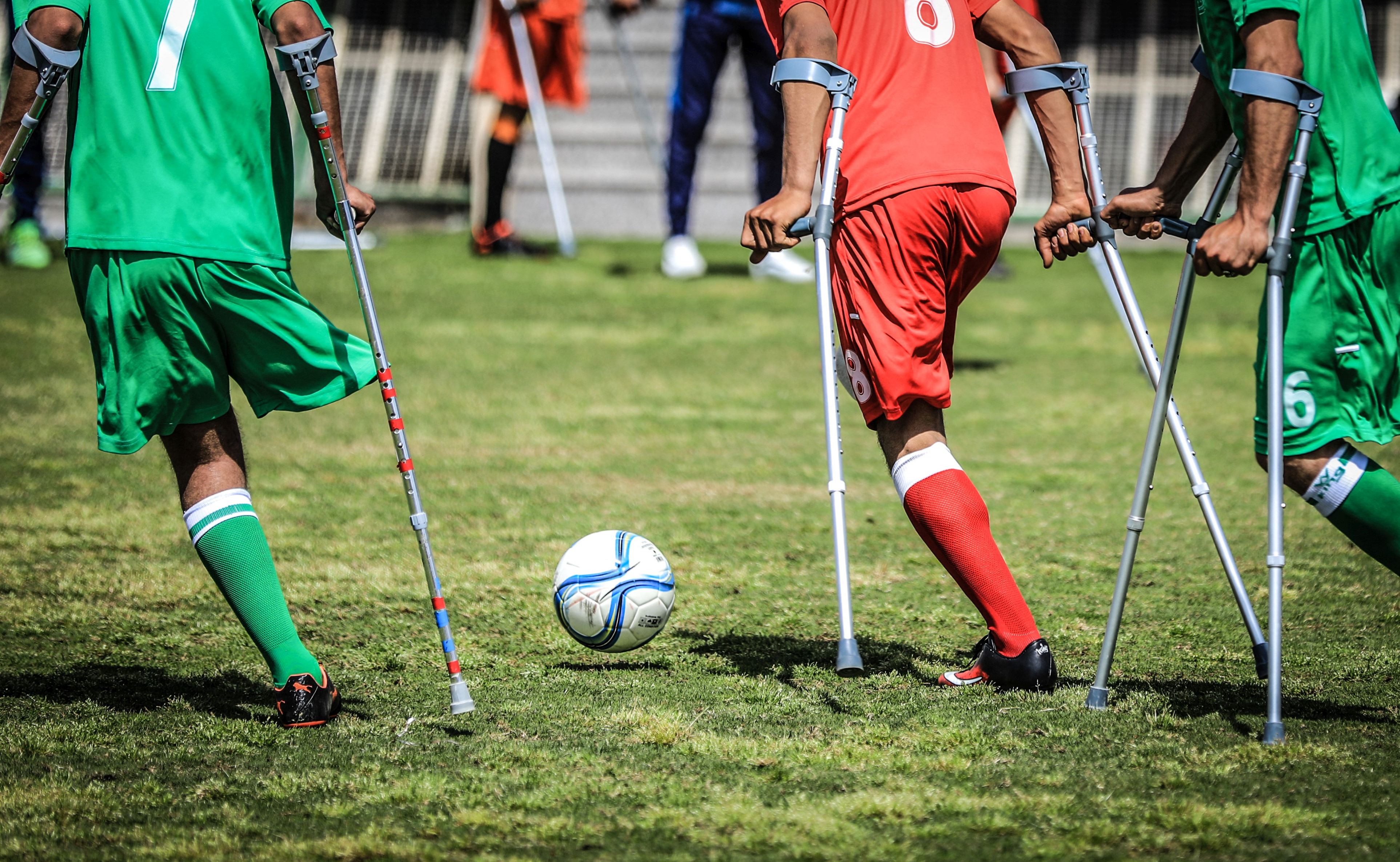 Bărbații din Gaza cu picioarele amputate își caută alinarea în fotbal | GALERIE FOTO