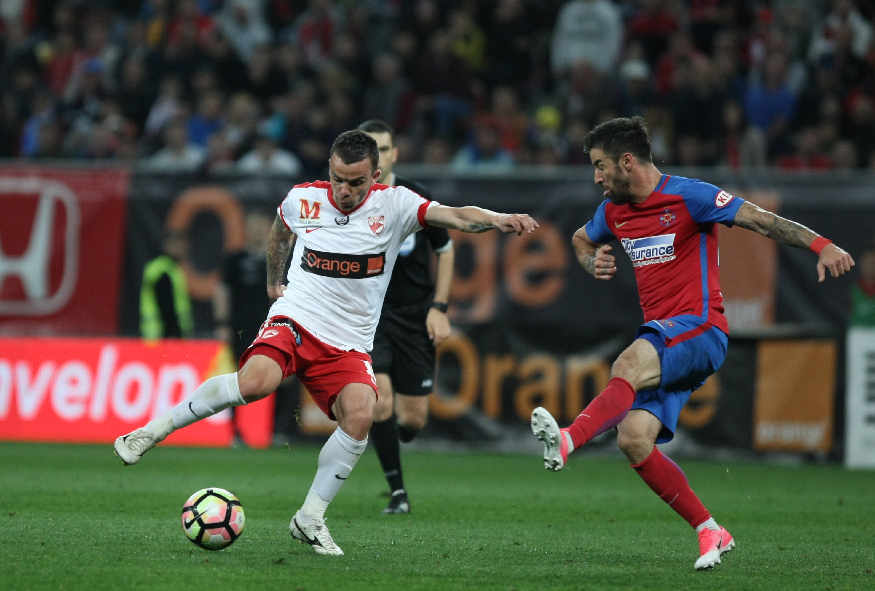 Liga I, etapa a 8-a, play-off: Dinamo - FCSB 2-1. Derby decis în minutul 96, din penalty! ”Cazul Bricheta”, nimica toată pe lângă bombardamentul de pe Arena Națională. Reghe, scandal cu arbitri | LIVE&VIDEO