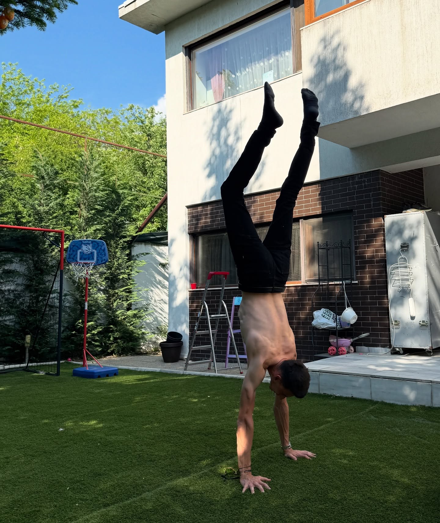 Imagini din casa de lux în care Andreea Bălan locuiește cu Victor Cornea. Vila are piscină, grădină uriașă și studio de înregistrări