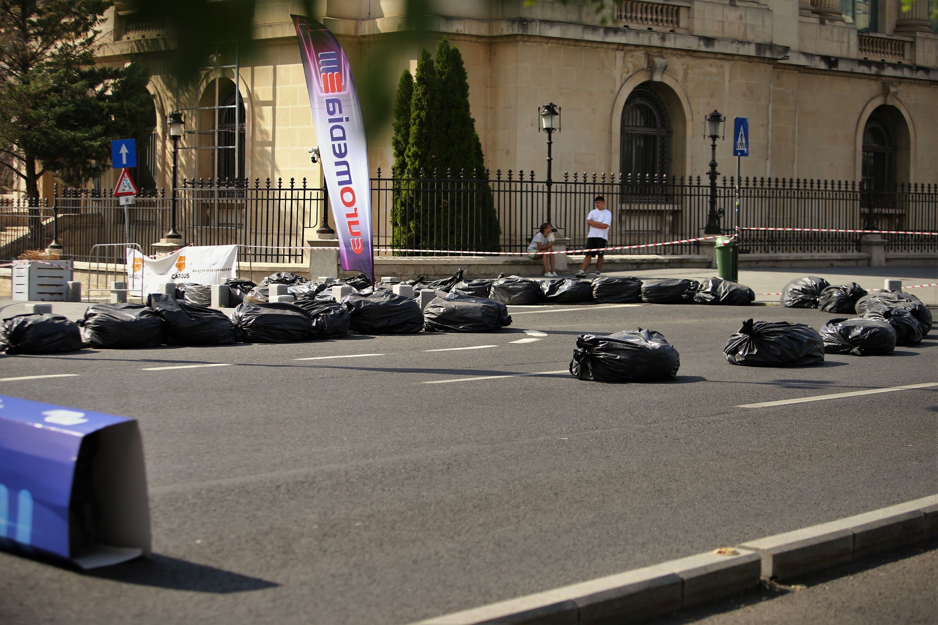 De ce au apărut pe pista de karting „saci de gunoi” pe post de obstacole? „Am vrut ceva mai estetic, dar nu am găsit”
