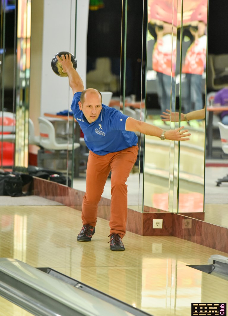 Lucian Paraschiv, jucător român de bowling: ”Investiția inițială este de 500 de euro” / INTERVIU