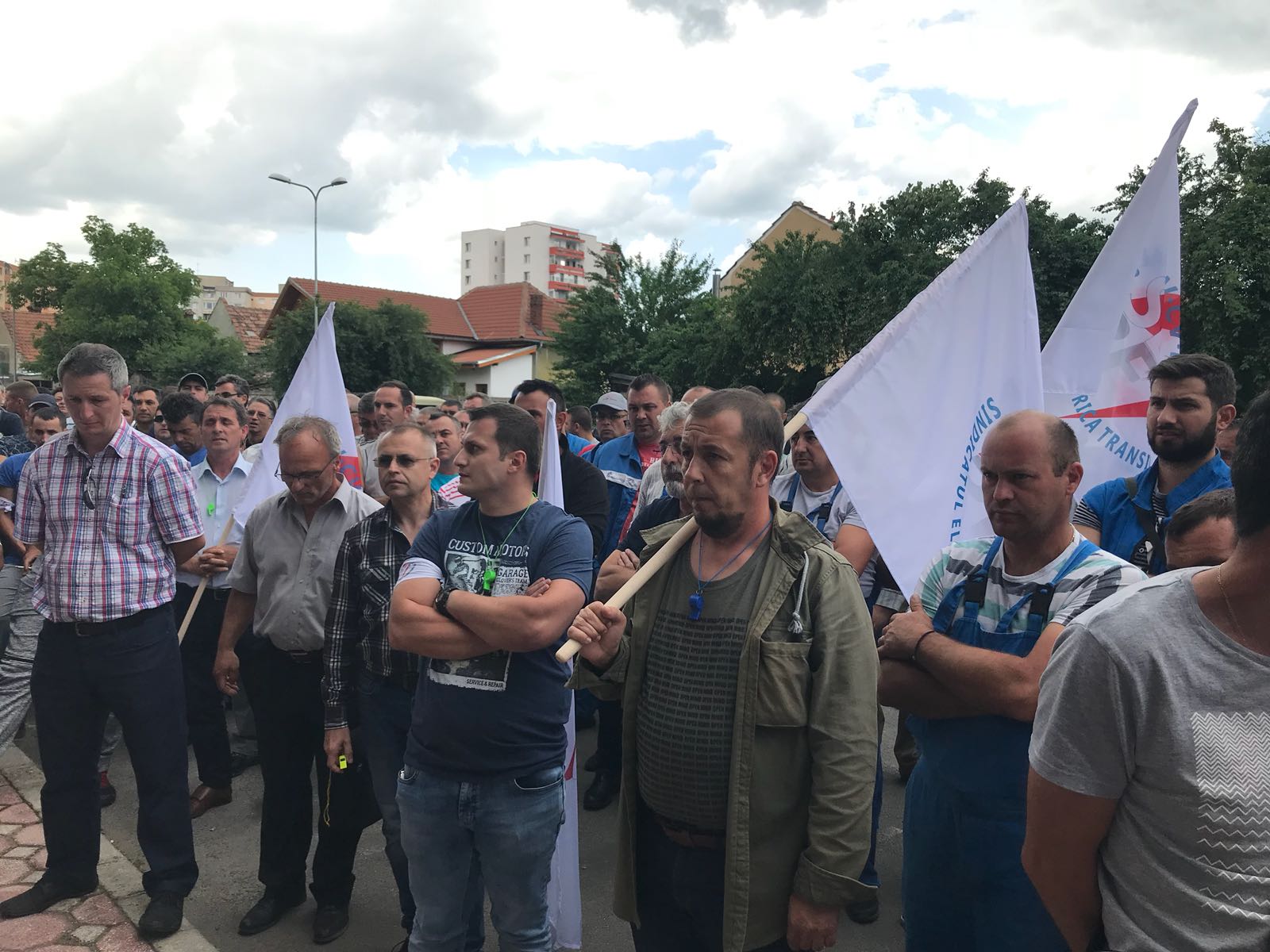 VIDEO&FOTO/ Protest la Electrica Brașov. Aproximativ 150 de angajați sunt nemulțumiți de condițiile de muncă