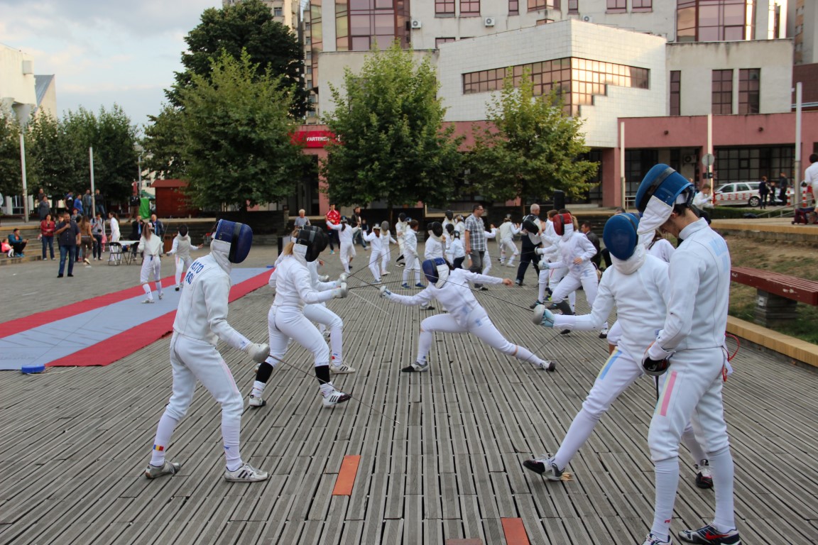 Campionii scrimei românești au strălucit pe scenele din 11 orașe din țară! FOTO